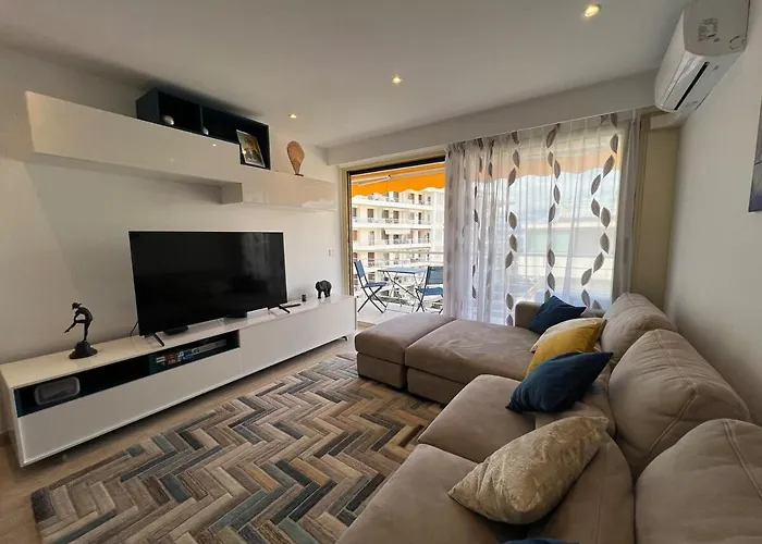 Sea View, Top Floor Facing Port Canto In Palm Beach