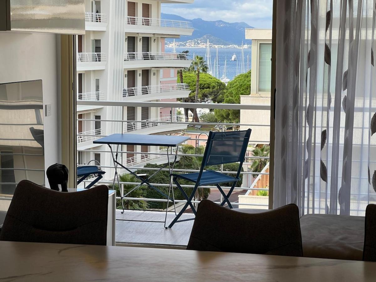 Sea View, Floor Facing Port Canto In Palm Appartement *