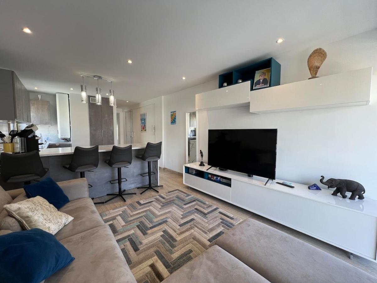 Sea View, Floor Facing Port Canto In Palm Appartement *