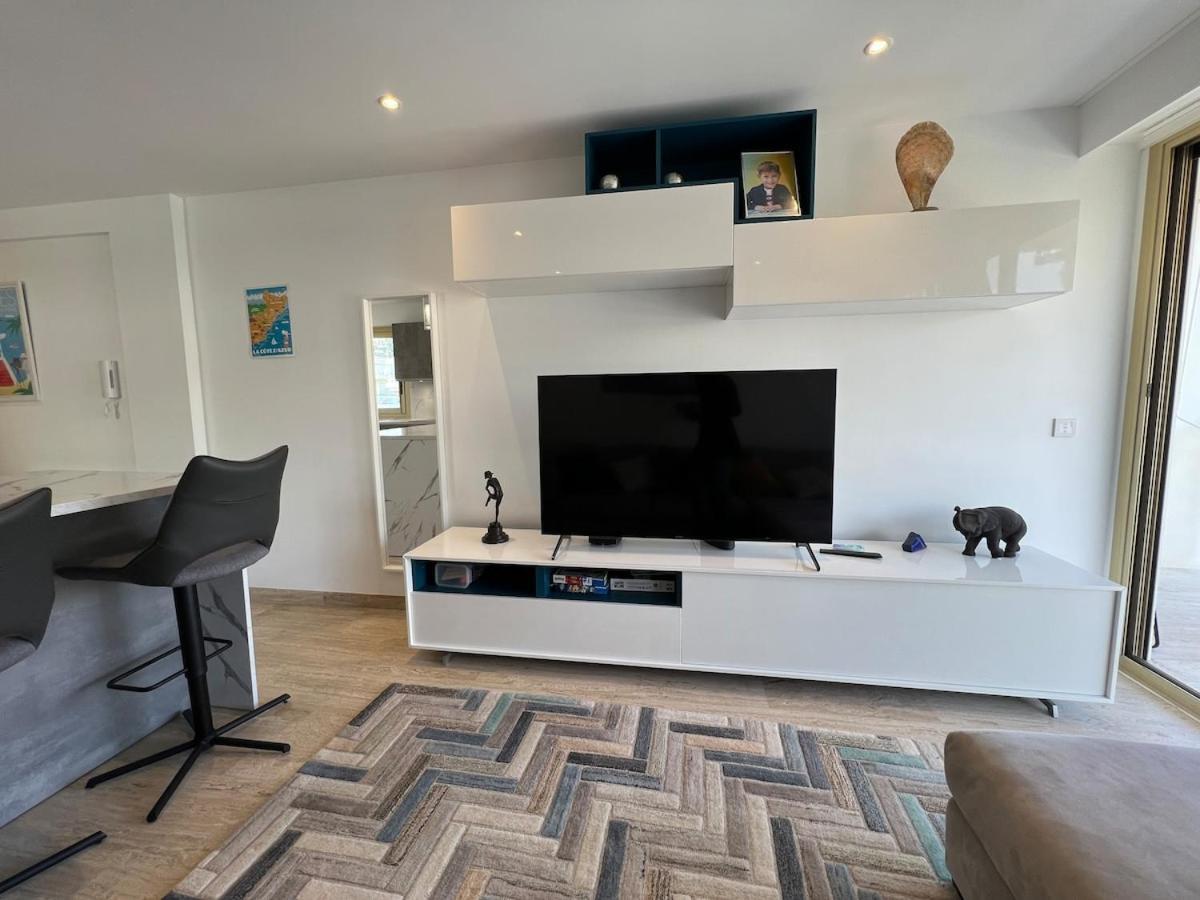 Sea View, Floor Facing Port Canto In Palm * Cannes