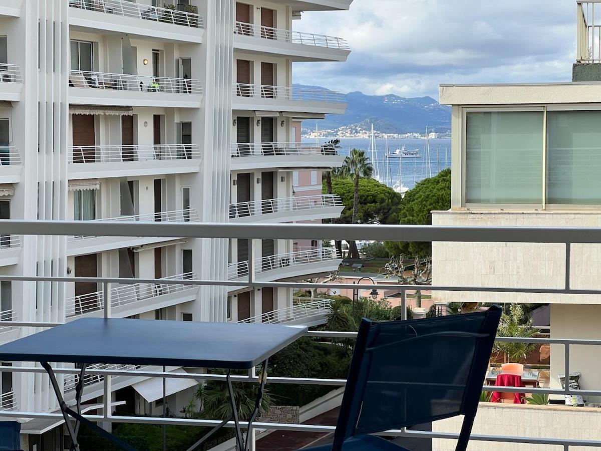 Sea View, Floor Facing Port Canto In Palm Appartement