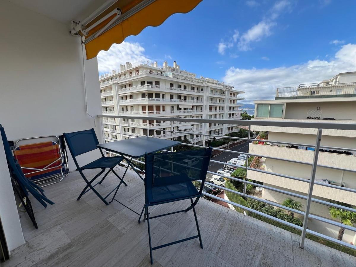 Sea View, Floor Facing Port Canto In Palm Appartement